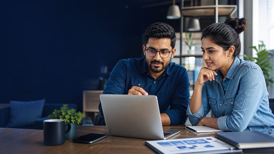 Project host collaborating with a freelance professional